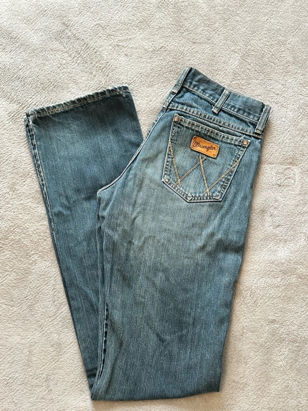 Wrangler Men's Retro mid Blue Relaxed Boot Jeans